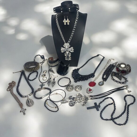Halloween Themed Jewelry Bundle 30-Piece Set With Necklaces Bracelets Earrings - Picture 1 of 8